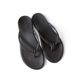 Olukai Classic Black Sandals 6-6.5